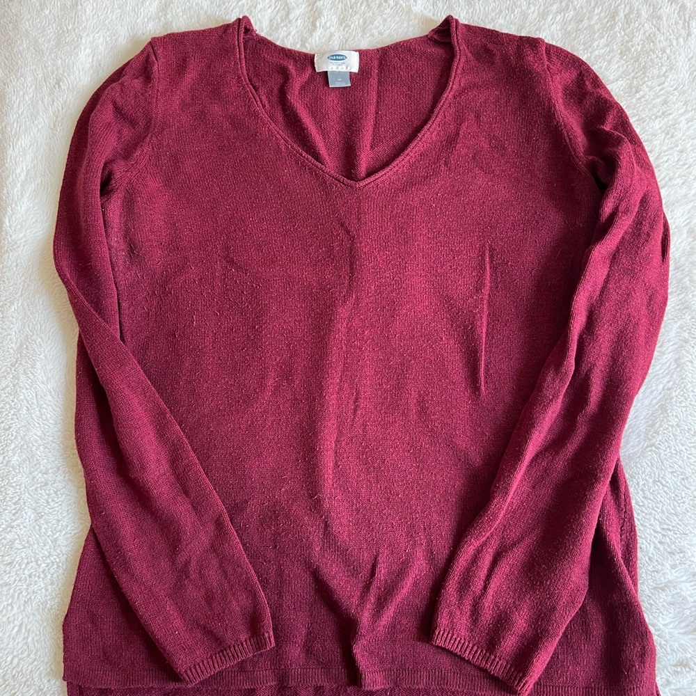 OLD NAVY BURGUNDY SWEATER